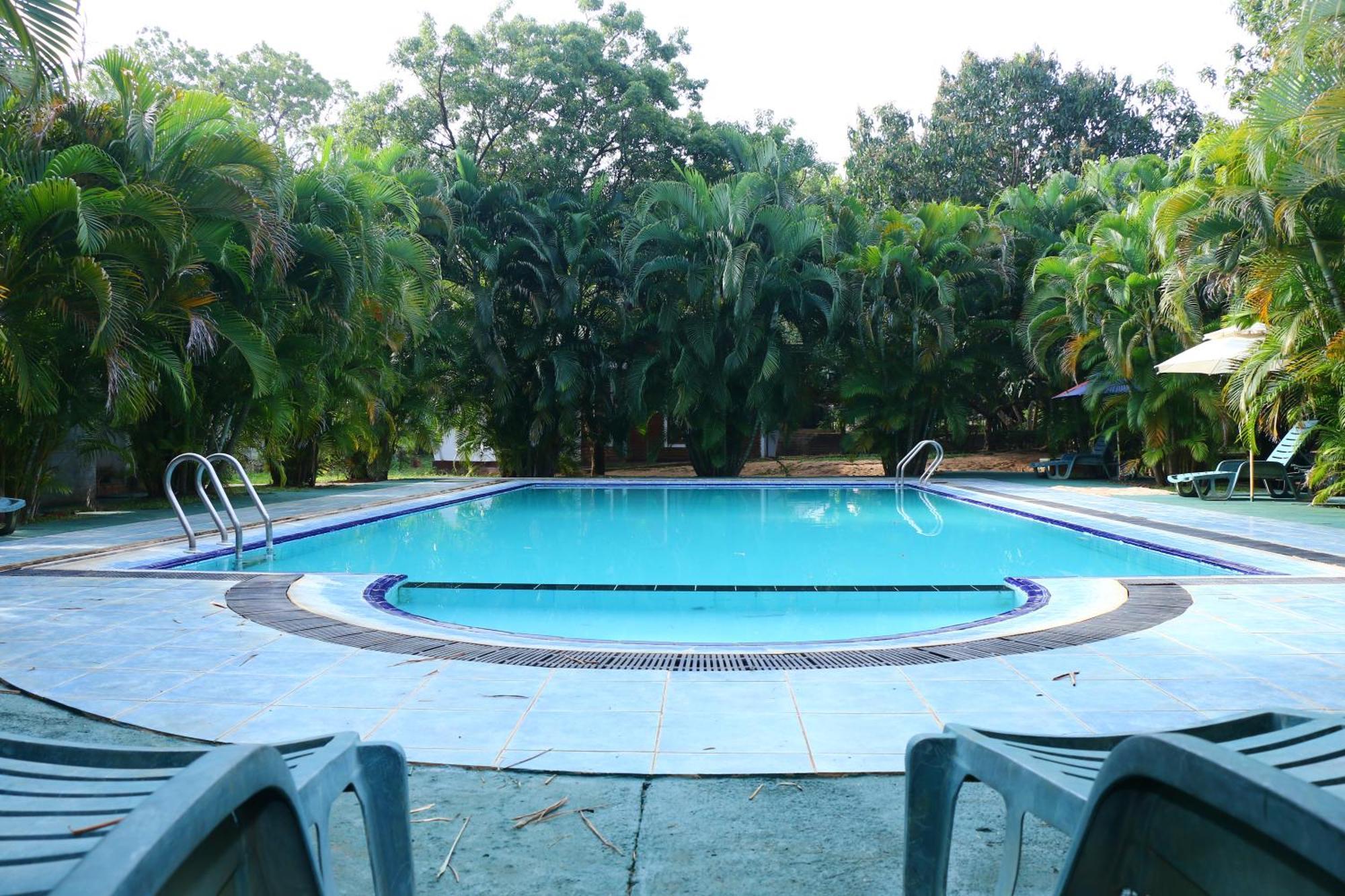 Royal Green Garden Hotel Puttalam Exterior photo