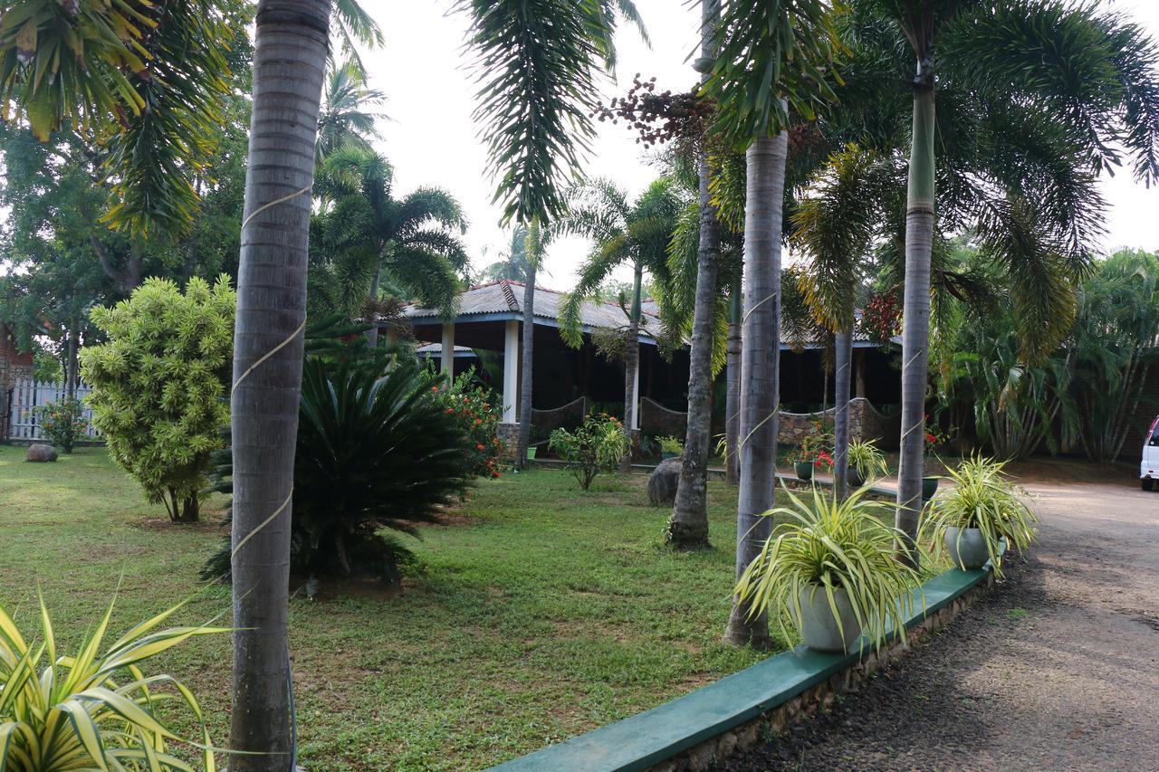 Royal Green Garden Hotel Puttalam Exterior photo